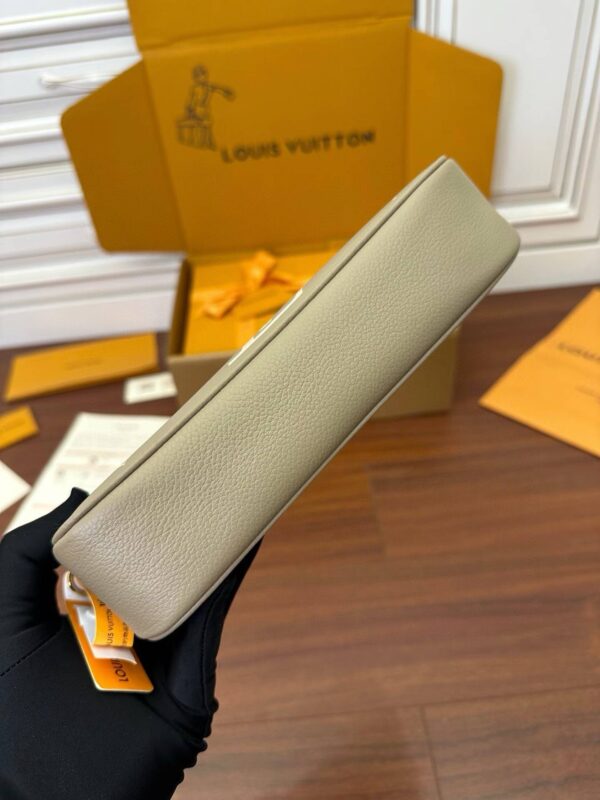 LOUIS VUITTON M82211 Ivy Wallet on Chain Bag