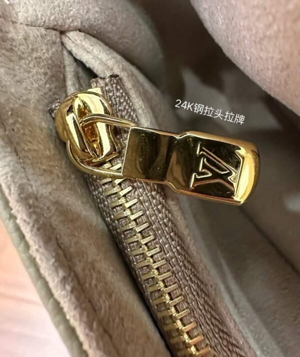 LOUIS VUITTON M82211 Ivy Wallet on Chain Bag