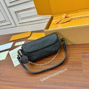 LOUIS VUITTON  M82154 Ivy Wallet on Chain Bag