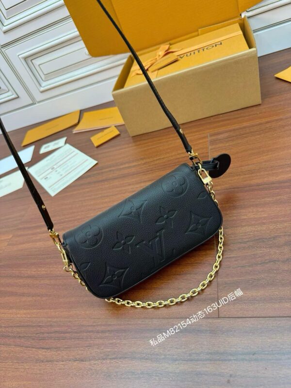LOUIS VUITTON  M82154 Ivy Wallet on Chain Bag