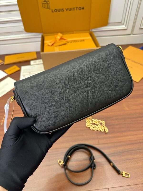 LOUIS VUITTON  M82154 Ivy Wallet on Chain Bag