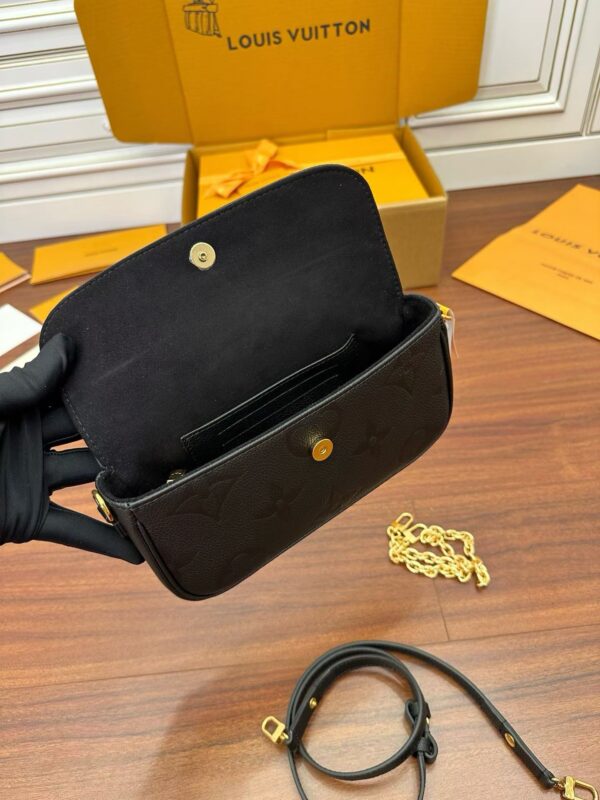 LOUIS VUITTON  M82154 Ivy Wallet on Chain Bag