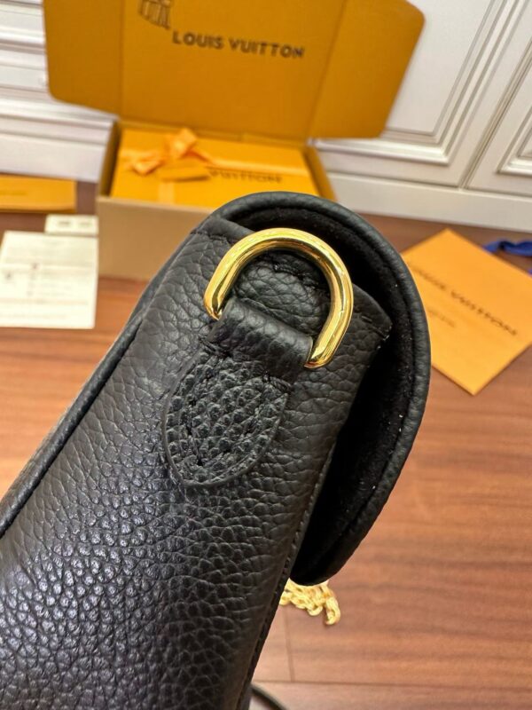 LOUIS VUITTON  M82154 Ivy Wallet on Chain Bag