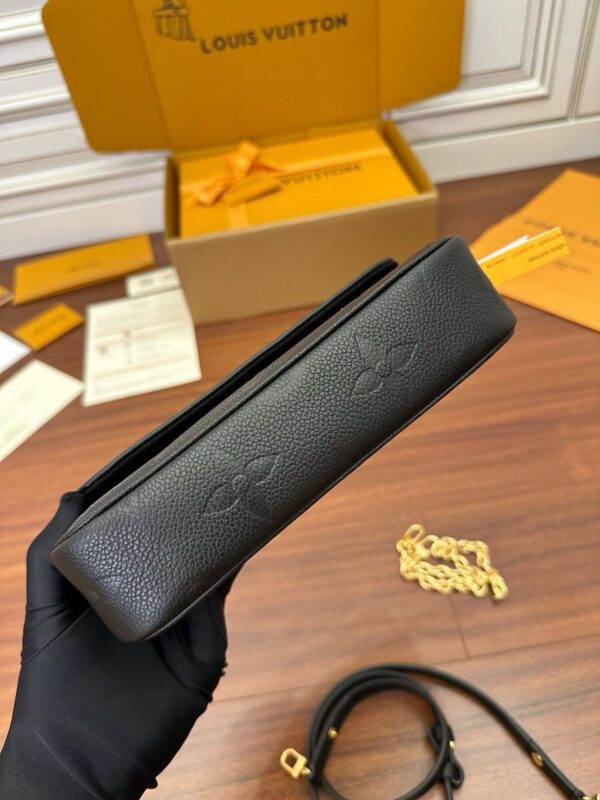 LOUIS VUITTON  M82154 Ivy Wallet on Chain Bag