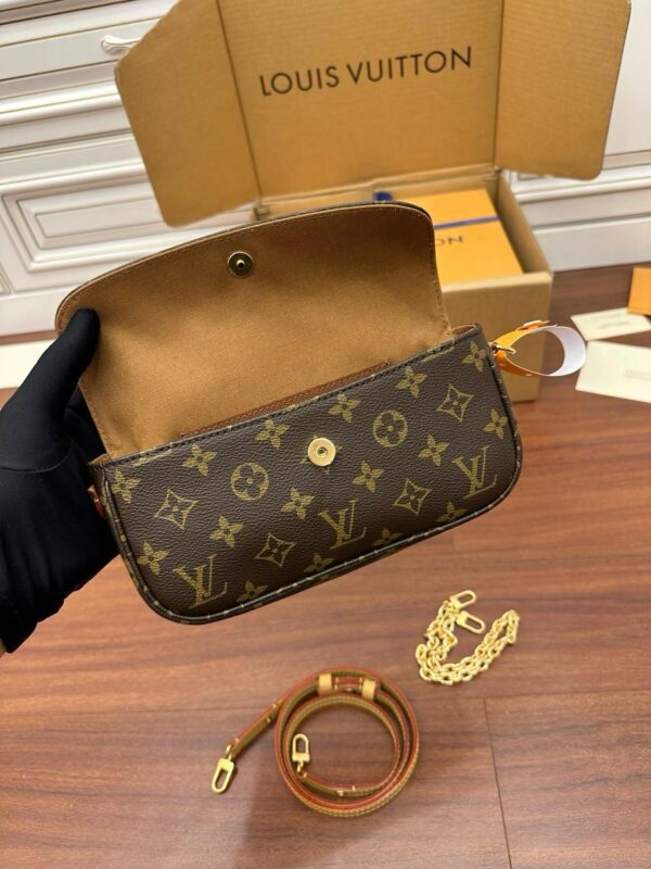 LOUIS VUITTON  M81911Ivy Wallet On Chain Bag