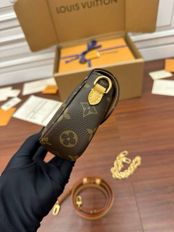 LOUIS VUITTON  M81911Ivy Wallet On Chain Bag