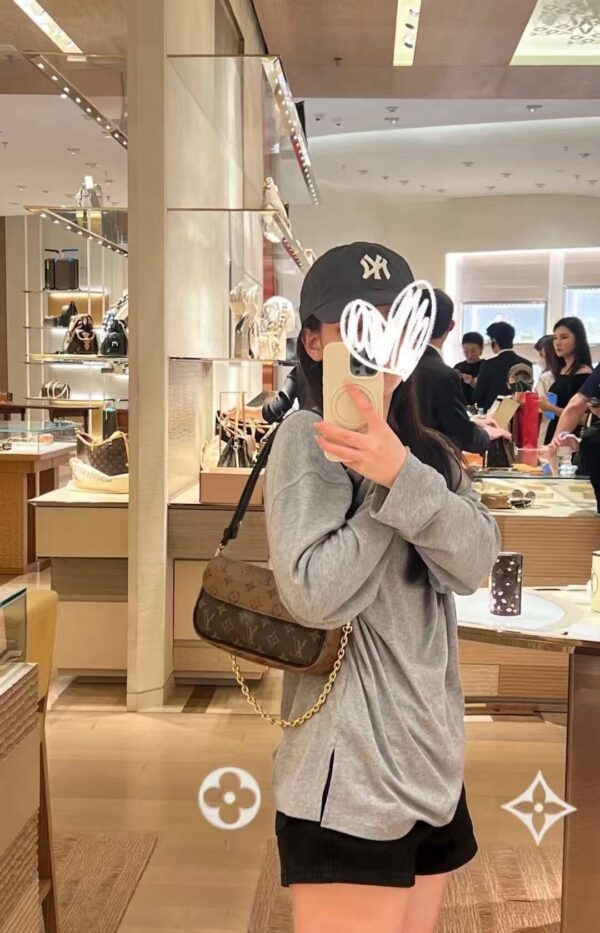LOUIS VUITTON  M26587 Ivy Wallet On Chain Bag