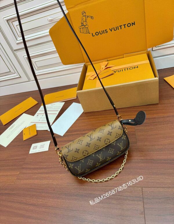 LOUIS VUITTON  M26587 Ivy Wallet On Chain Bag