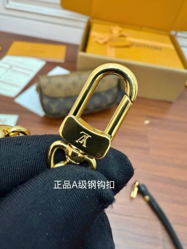LOUIS VUITTON  M26587 Ivy Wallet On Chain Bag