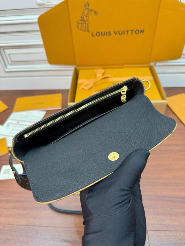 LOUIS VUITTON  M26587 Ivy Wallet On Chain Bag