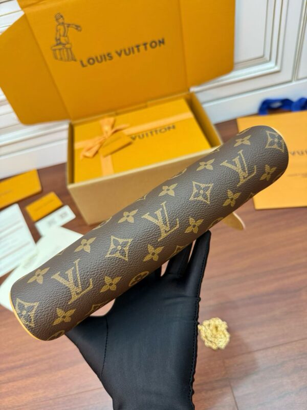 LOUIS VUITTON M13567 Eva Pochette Bag