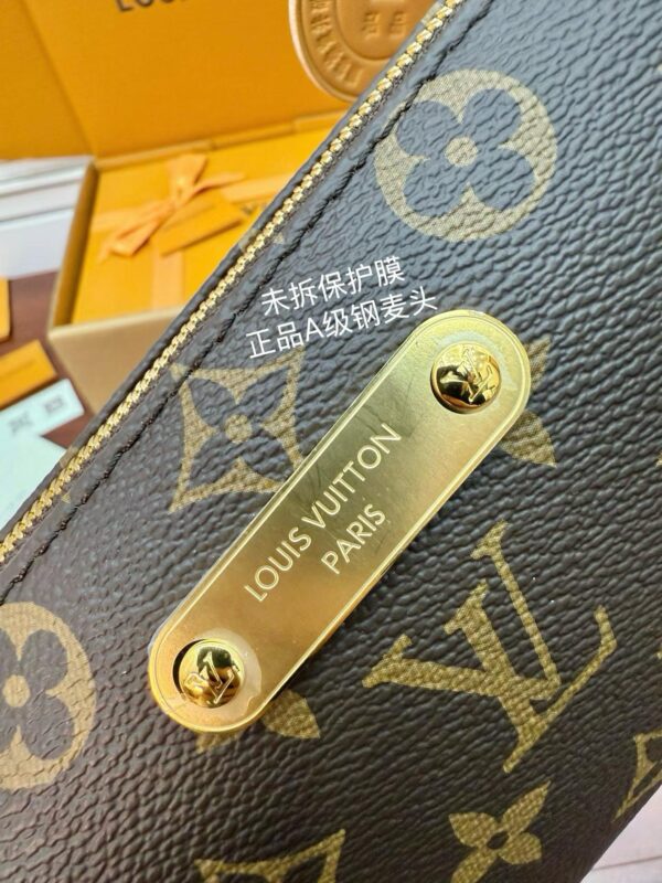 LOUIS VUITTON M13567 Eva Pochette Bag