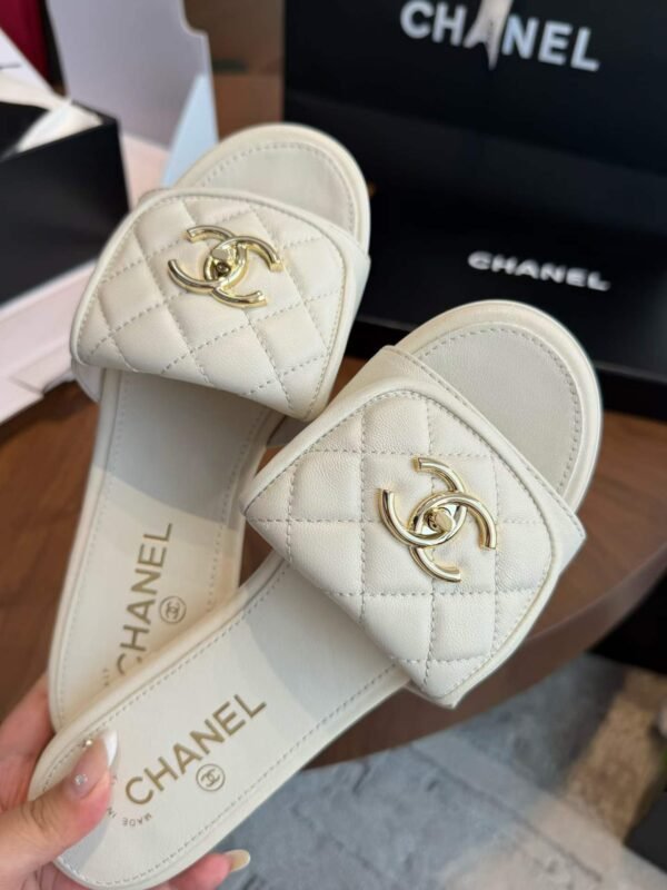 CHANEL   slippers