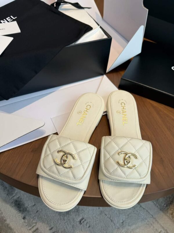 CHANEL   slippers