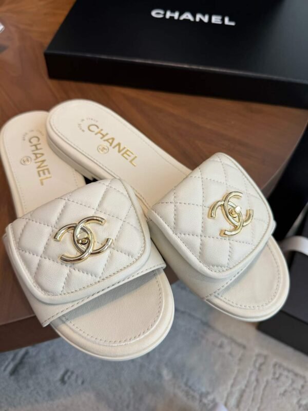 CHANEL   slippers