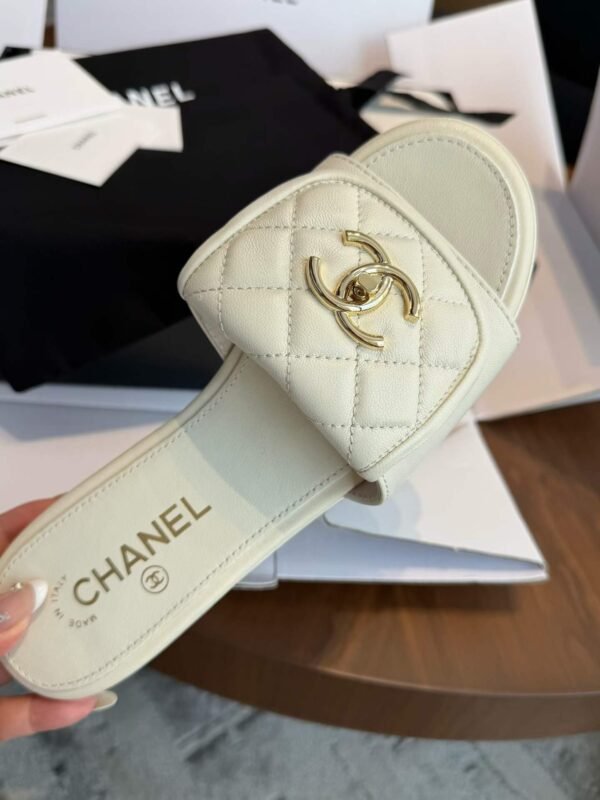 CHANEL   slippers
