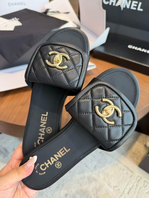 CHANEL   slippers