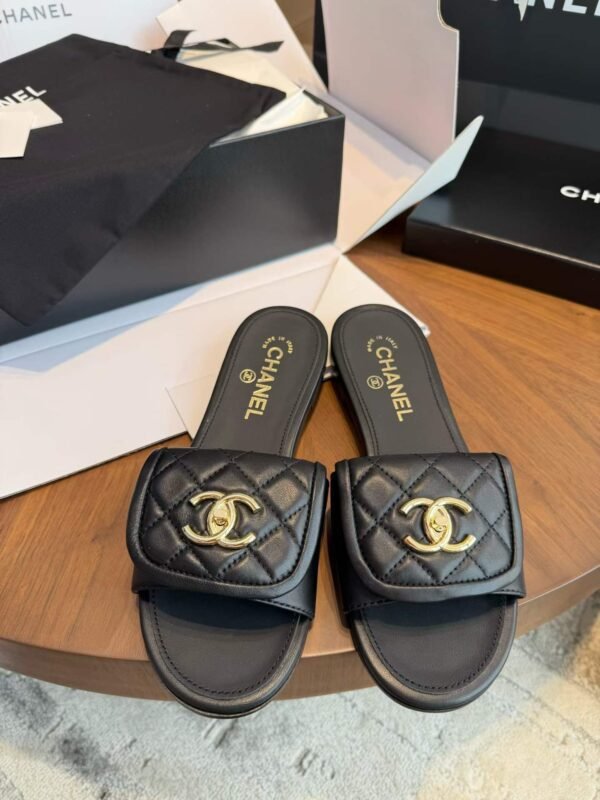 CHANEL   slippers