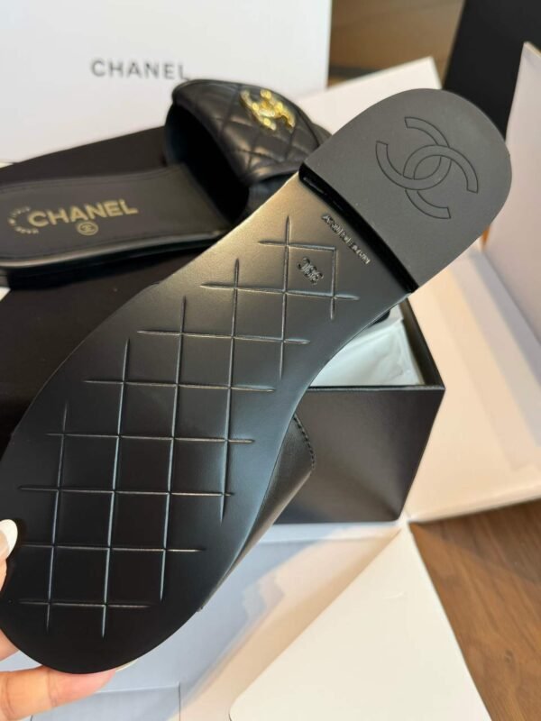 CHANEL   slippers