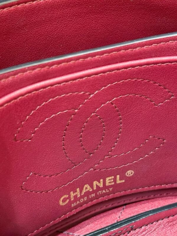 CHANEL Clutch with chain