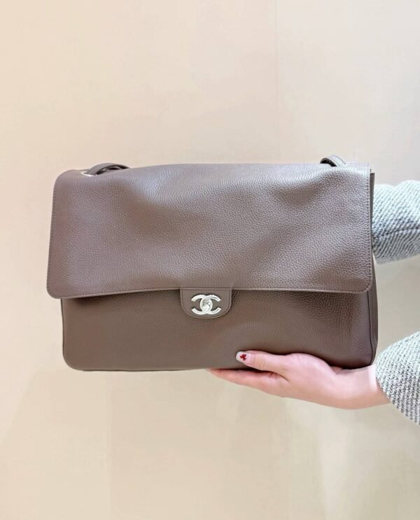 CHANEL Maxi Flapbag