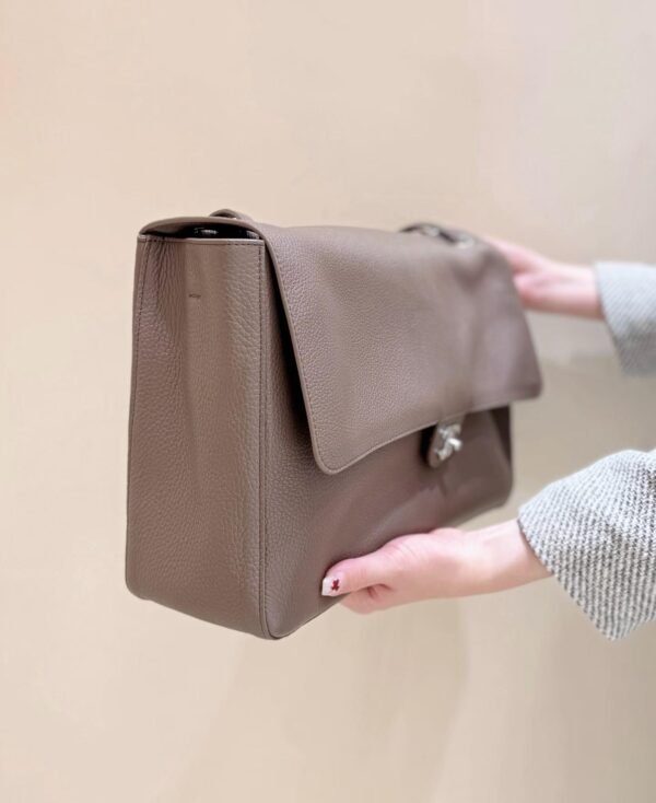 CHANEL Maxi Flapbag