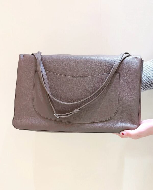 CHANEL Maxi Flapbag