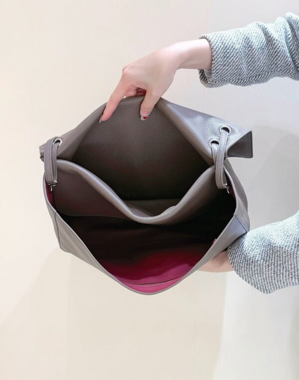 CHANEL Maxi Flapbag