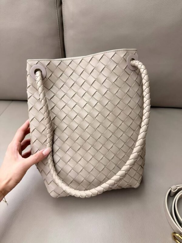Bottega Veneta Andiamo Small Bucket