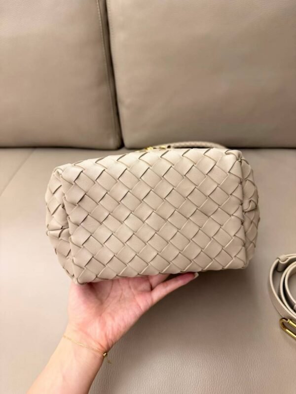 Bottega Veneta Andiamo Small Bucket