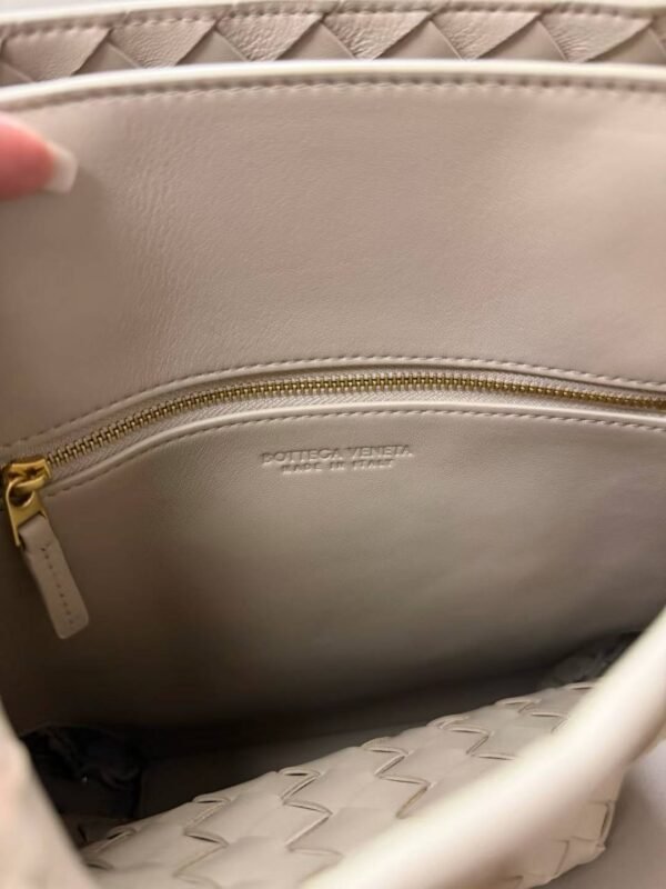 Bottega Veneta Andiamo Small Bucket