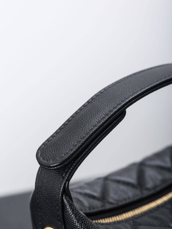 CHANEL Classic Clutch with Chain