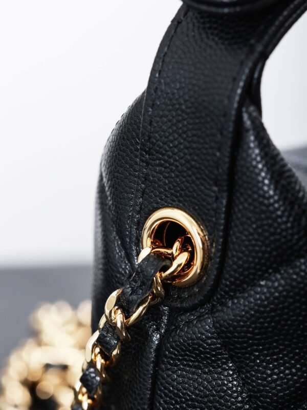 CHANEL Classic Clutch with Chain