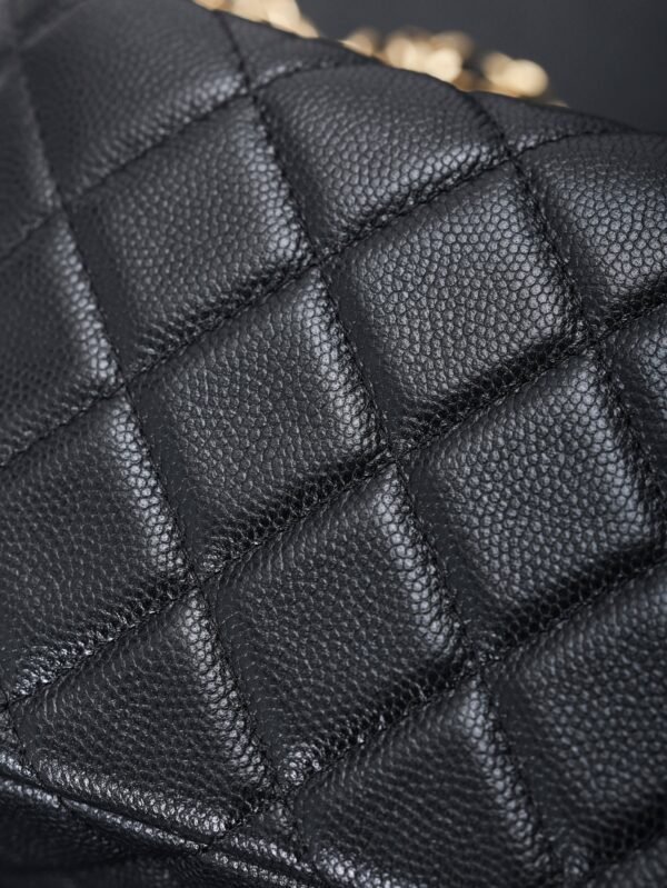 CHANEL Classic Clutch with Chain