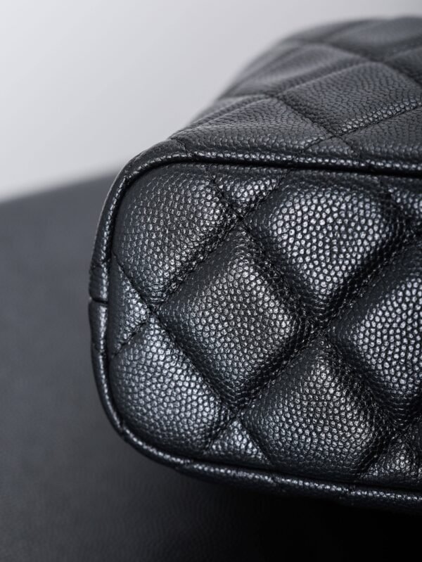 CHANEL Classic Clutch with Chain