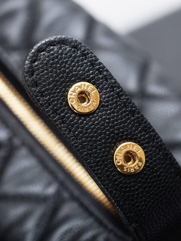 CHANEL Classic Clutch with Chain