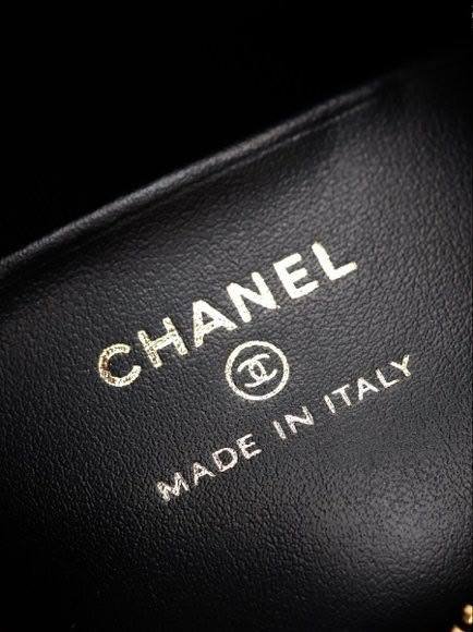 CHANEL Classic Clutch with Chain