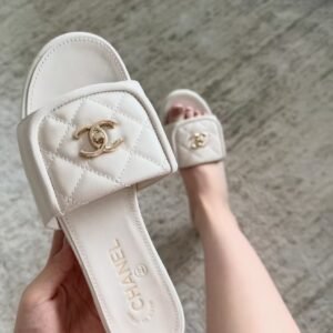 CHANEL   slippers