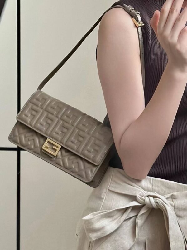 FENDI  BAGUETTE