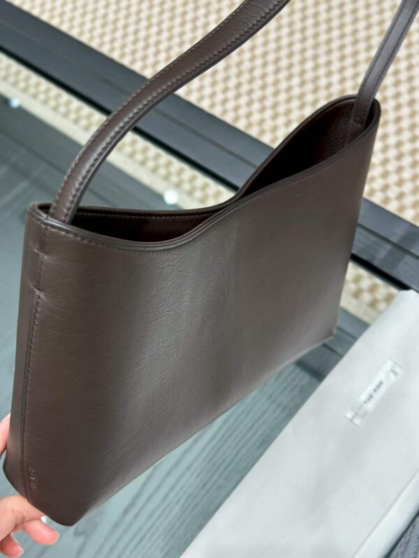 THE ROW  ALMA BAGUETTE