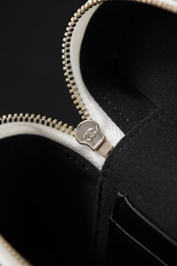 CHANEL Vanity with Chain