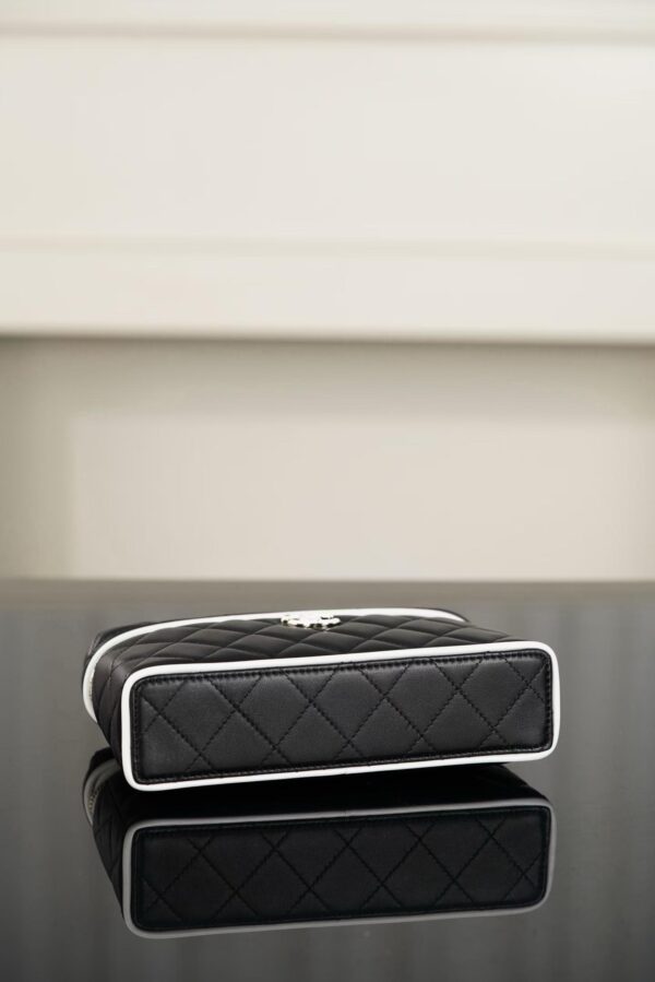 CHANEL Vanity with Chain