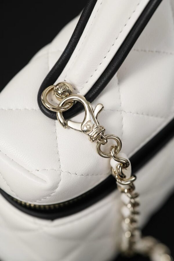 CHANEL Vanity with Chain