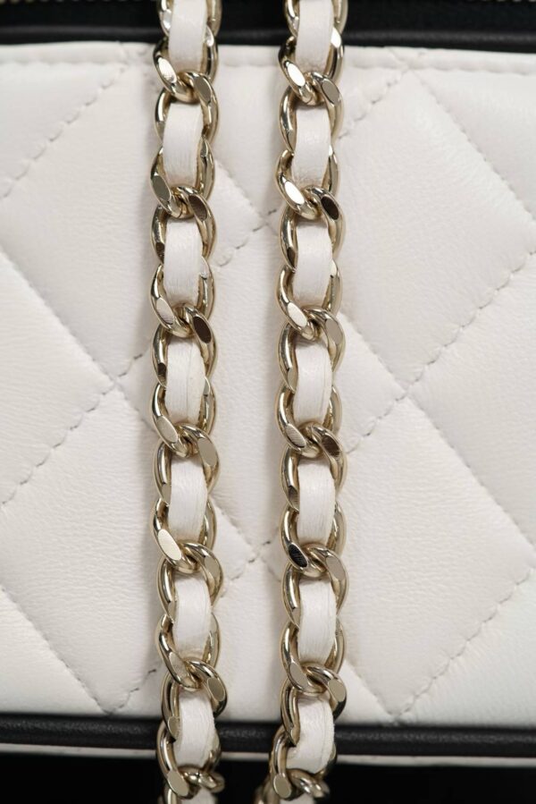 CHANEL Vanity with Chain