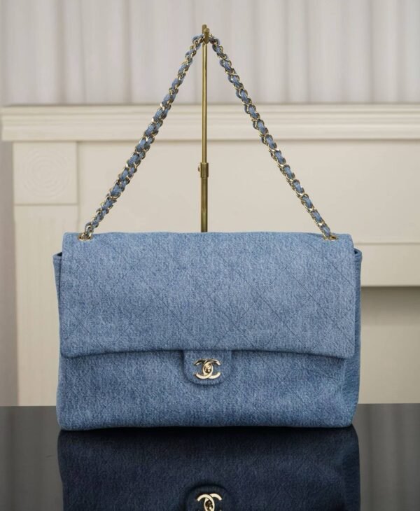 CHANEL  Maxi Flap bag