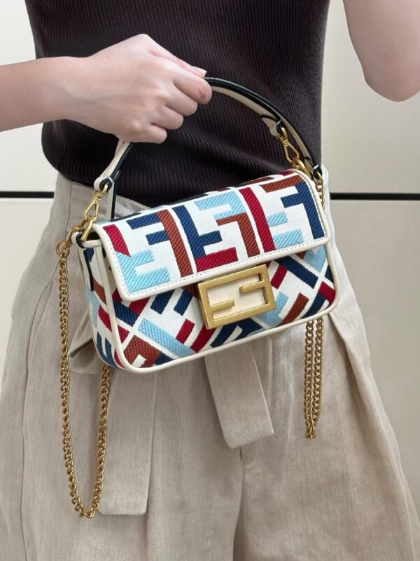 FENDI Baguette® BAG