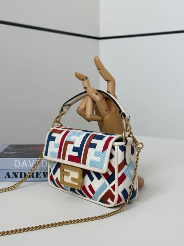 FENDI Baguette® BAG