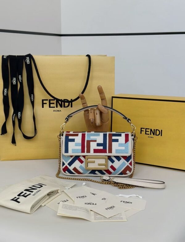 FENDI Baguette® BAG