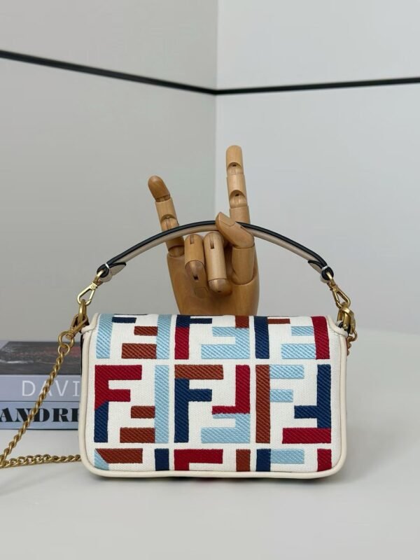 FENDI Baguette® BAG