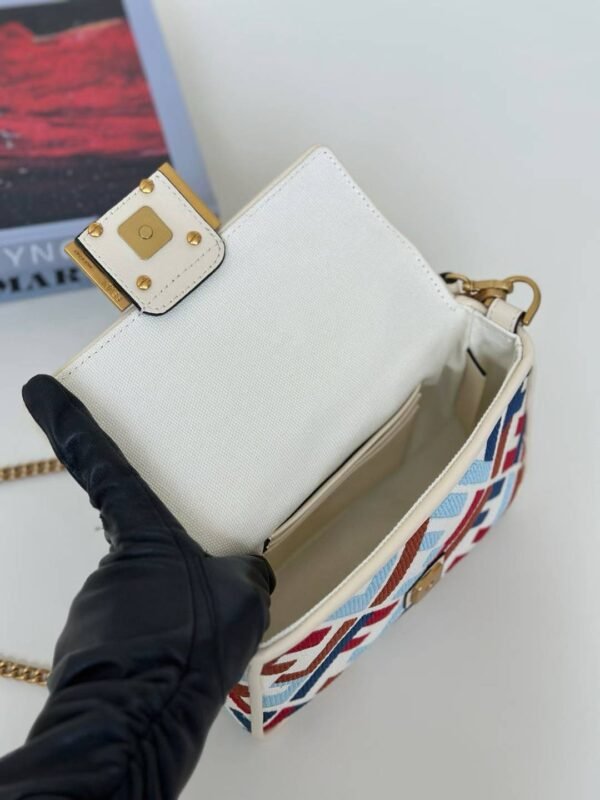 FENDI Baguette® BAG